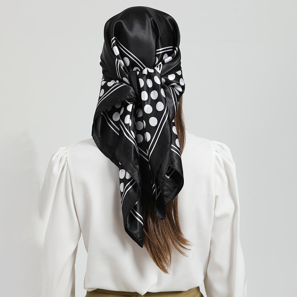 Foulard Pois Noir Blanc Élégance Intemporelle – Image 3