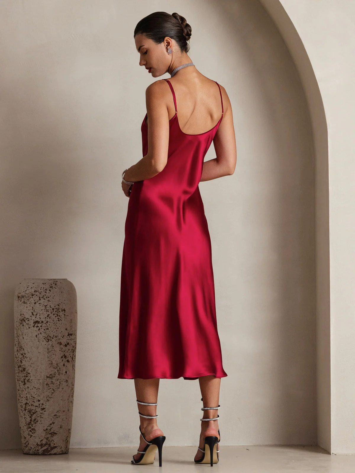 Robe Longue en Soie avec Bretelles Spaghetti – Image 2